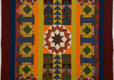 center view of quilt #1301932 sold by Stella Rubin Antiques.