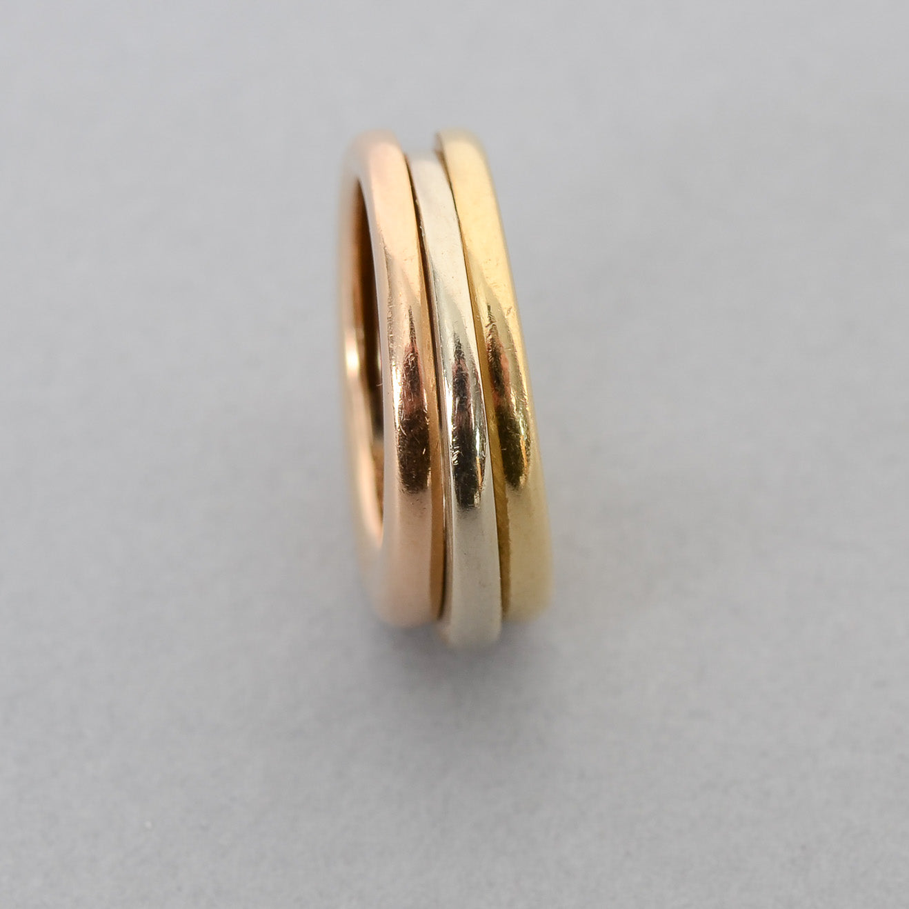 1413892-cartier-gold-stacked-ring-side