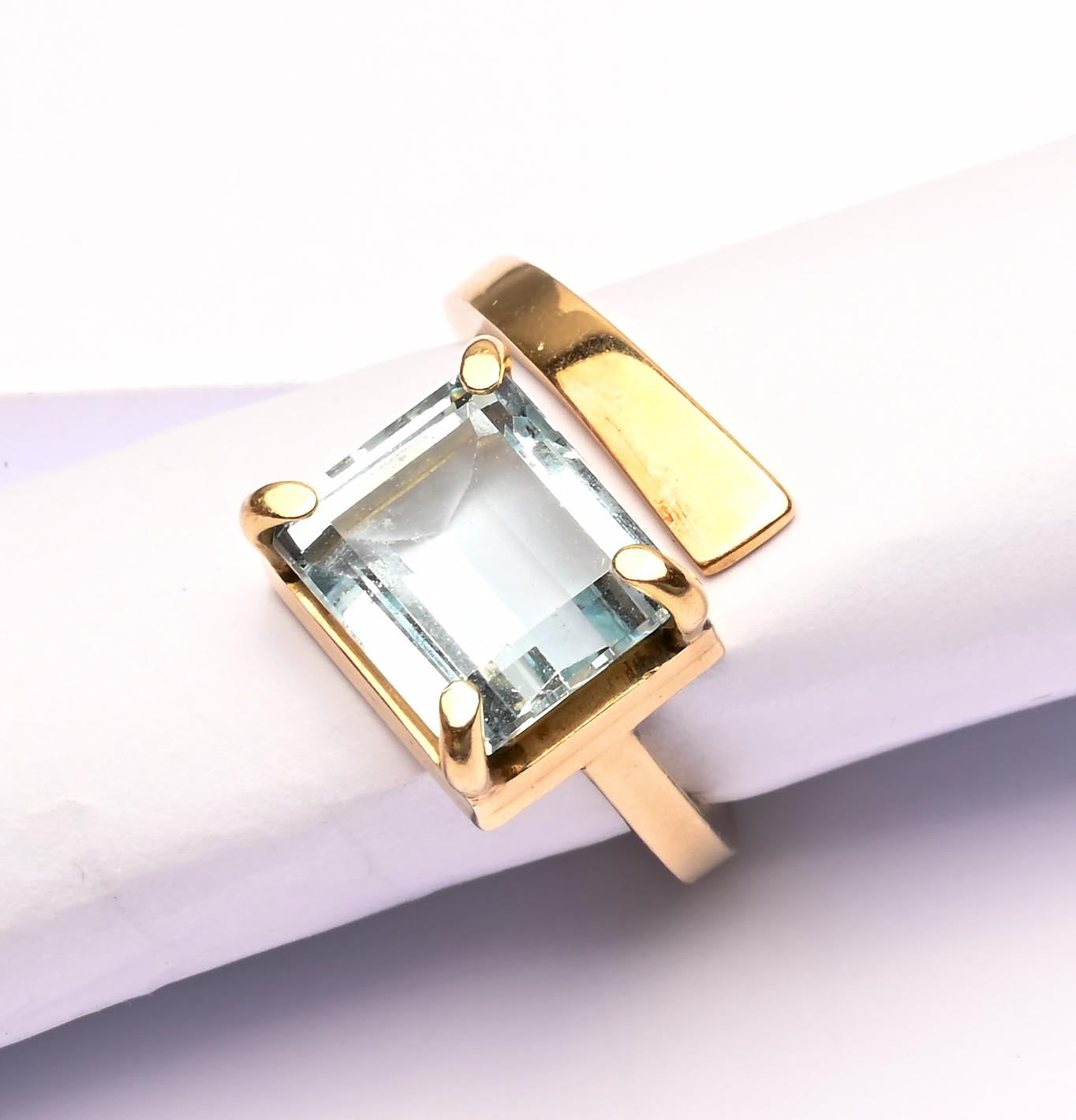 gold-and-aquamarine-ring-1-1457301