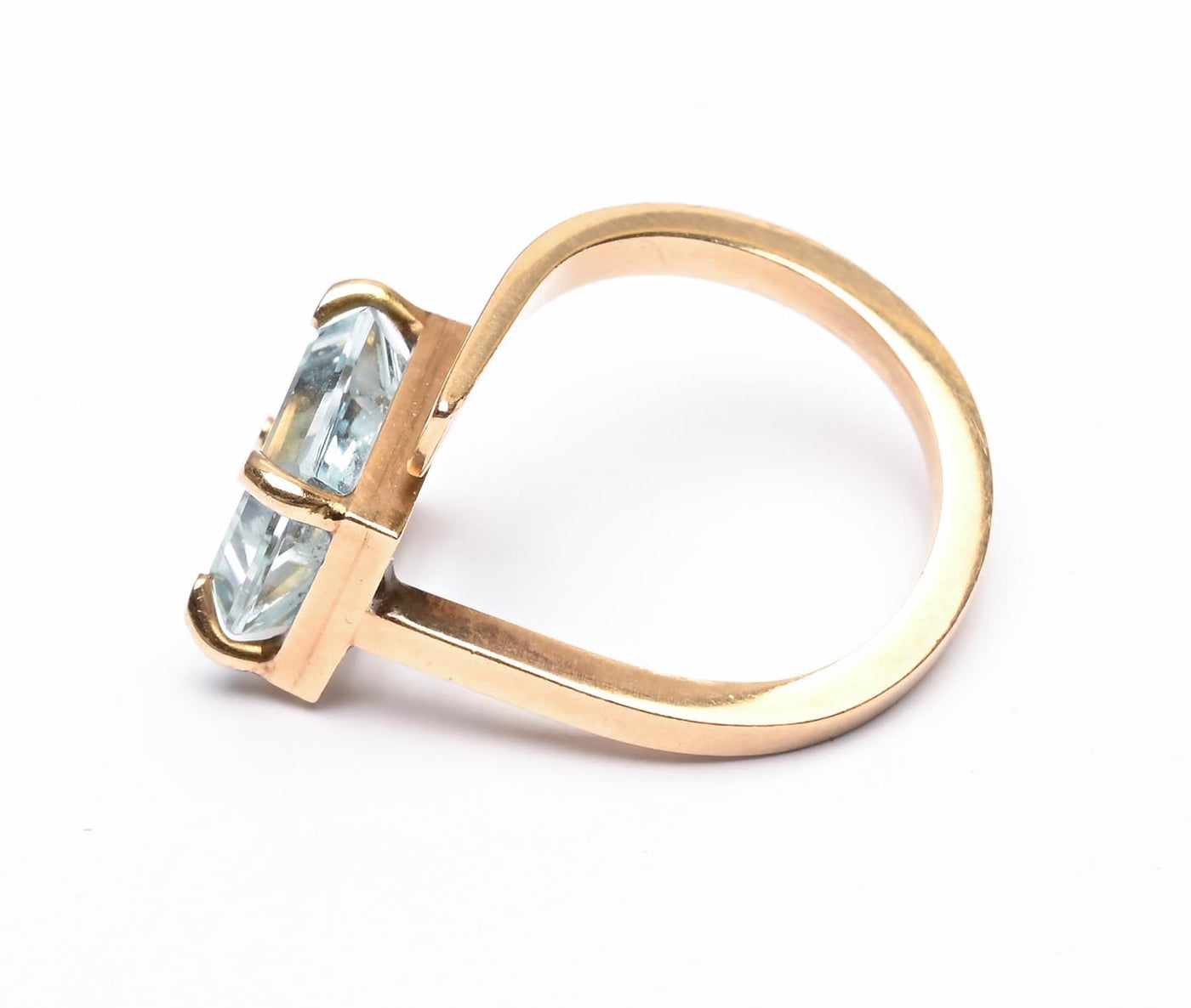 gold-and-aquamarine-ring-4-1457301
