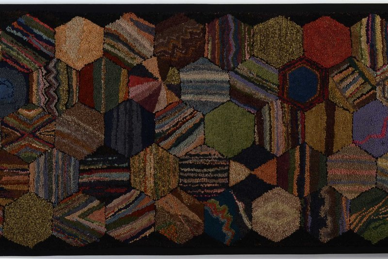 Center of Hexagons Hooked Rug from the 20th Century. Item #1214414