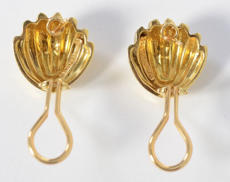 tiffany-shell-earrings-in-eighteen-karat-gold-1433262-5