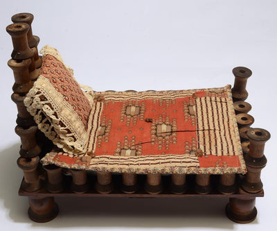 1292178-spool-doll-bed-with-linens-dated-1905