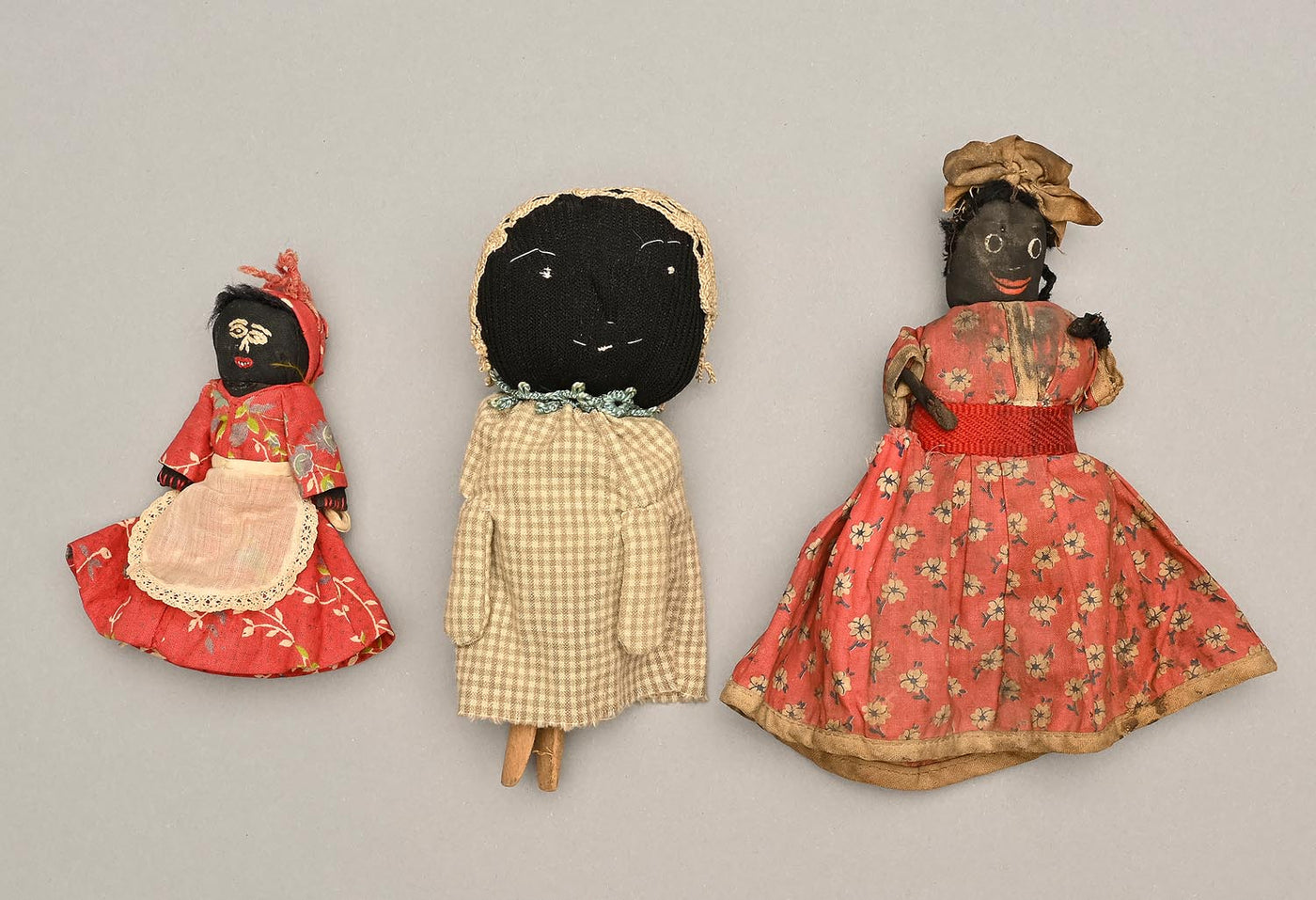 1450543-three-20th-century-clothes-pin-dolls-1
