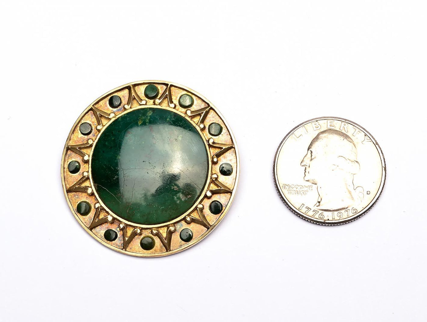 Ledesma-gold-brooch-with-green-agate-1452900-size-comparison