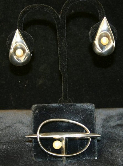 antonio-pineda-sterling-with-pearls-earrings-and-brooch-506627-1