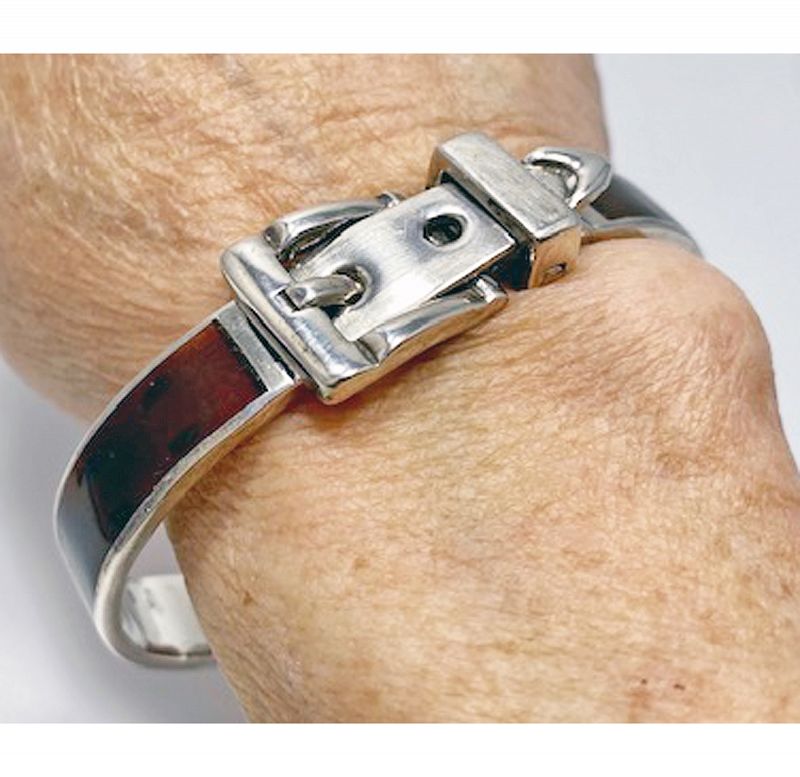 enamel-buckle-bracelet-circa-1960-1441254-5