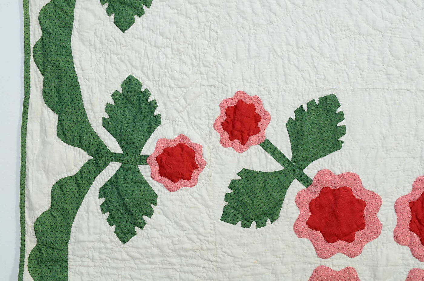 floral-applique-quilt-1410065-left-border-close-up-4