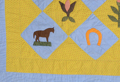 folky-sampler-quilt-1329766-horseshoe-detail-6
