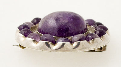 Side view of Amethyst and silver brooch -724552