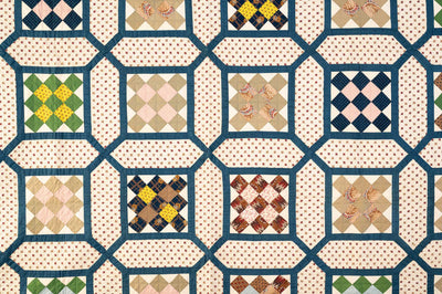 garden-maze-and-nine-patch-quilt-1454627-center-close-detail-2