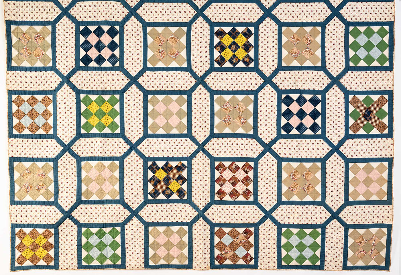 garden-maze-and-nine-patch-quilt-1454627-center-detail-1