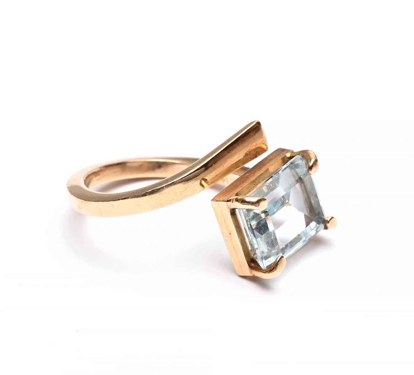 gold-and-aquamarine-ring-3-1457301