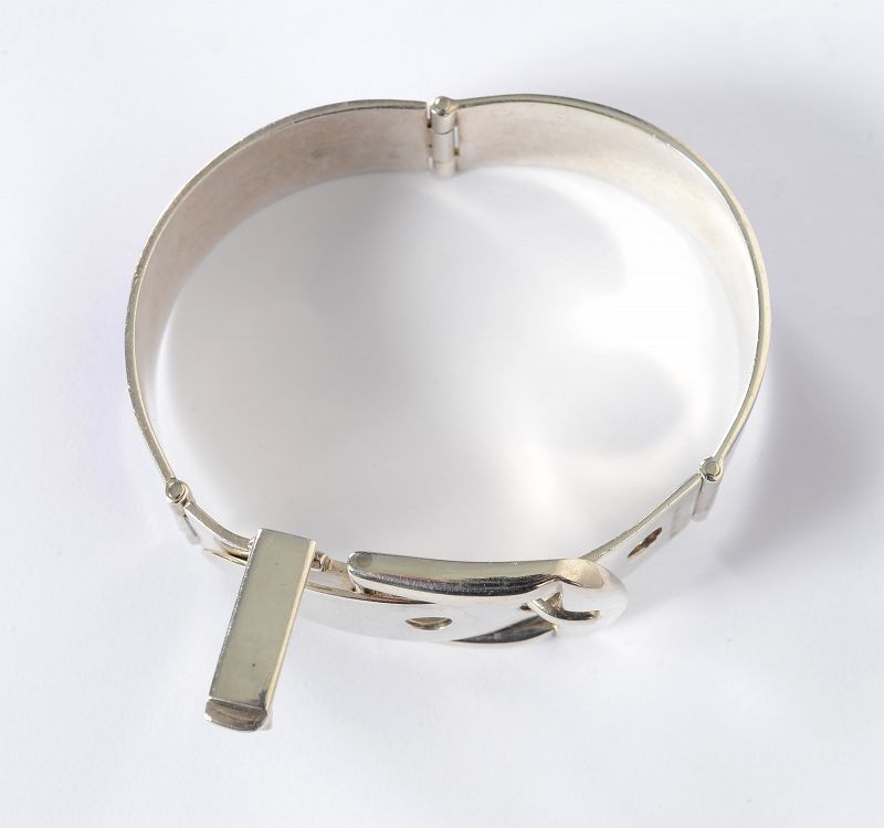 gucci-sterling-silver-and-enamel-buckle-bracelet-1446824-6