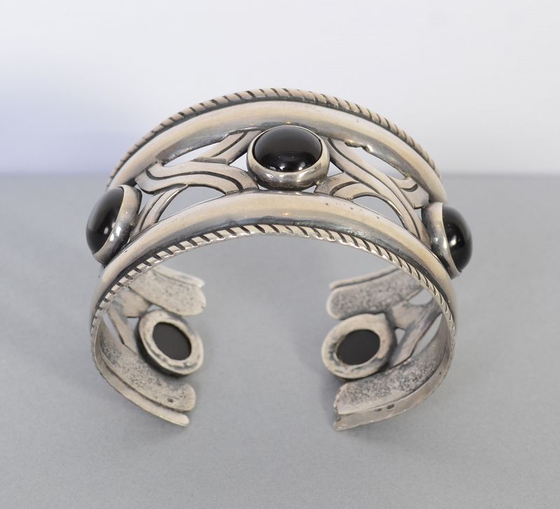 hector-aguilar-silver-and-onyx-cuff-bracelet-1420981-2