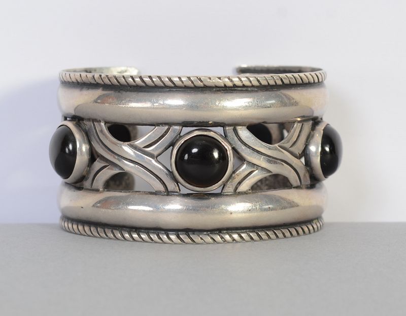 hector-aguilar-silver-and-onyx-cuff-bracelet-1420981-3