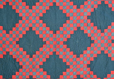 Close up view of Irish Chain quilt pattern and stitching.