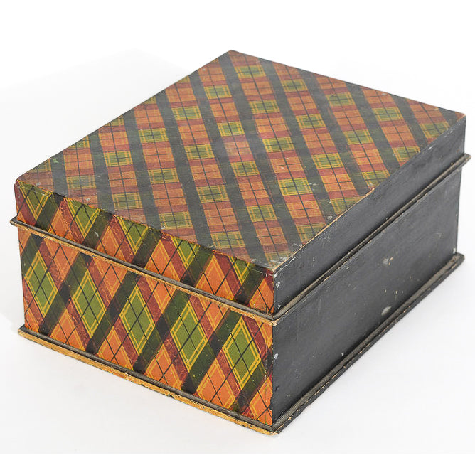 Backside of tartan plaid painted box #1325637. 
