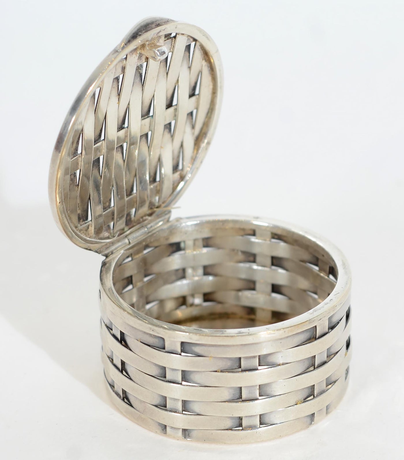woven-sterling-silver-round-box-1339923-open-lid
